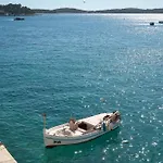 Hvar *